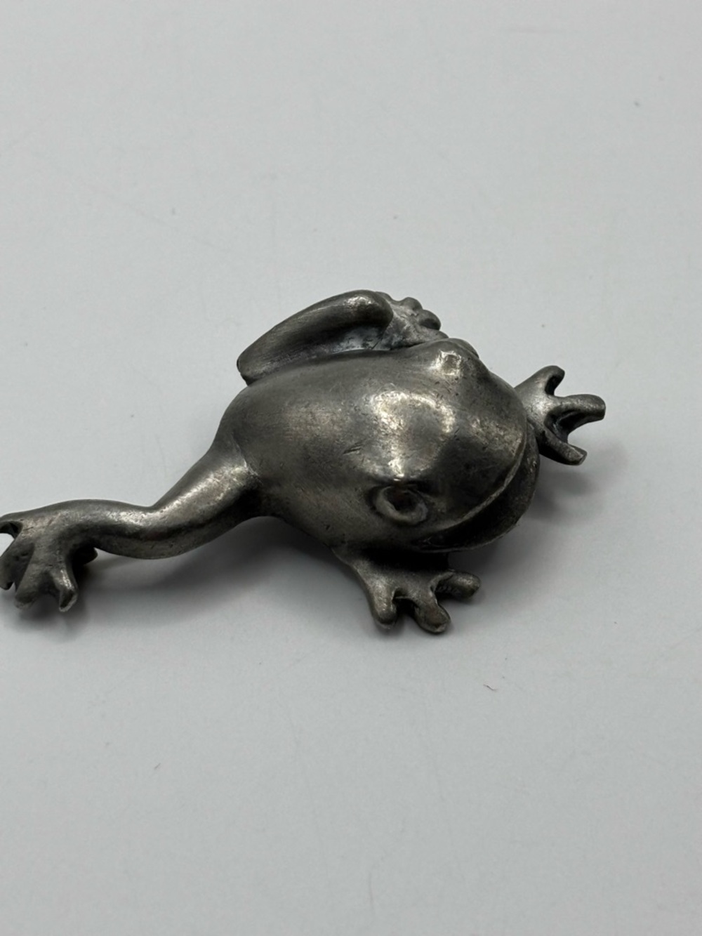 Frog Brooch - Picture 7 of 14